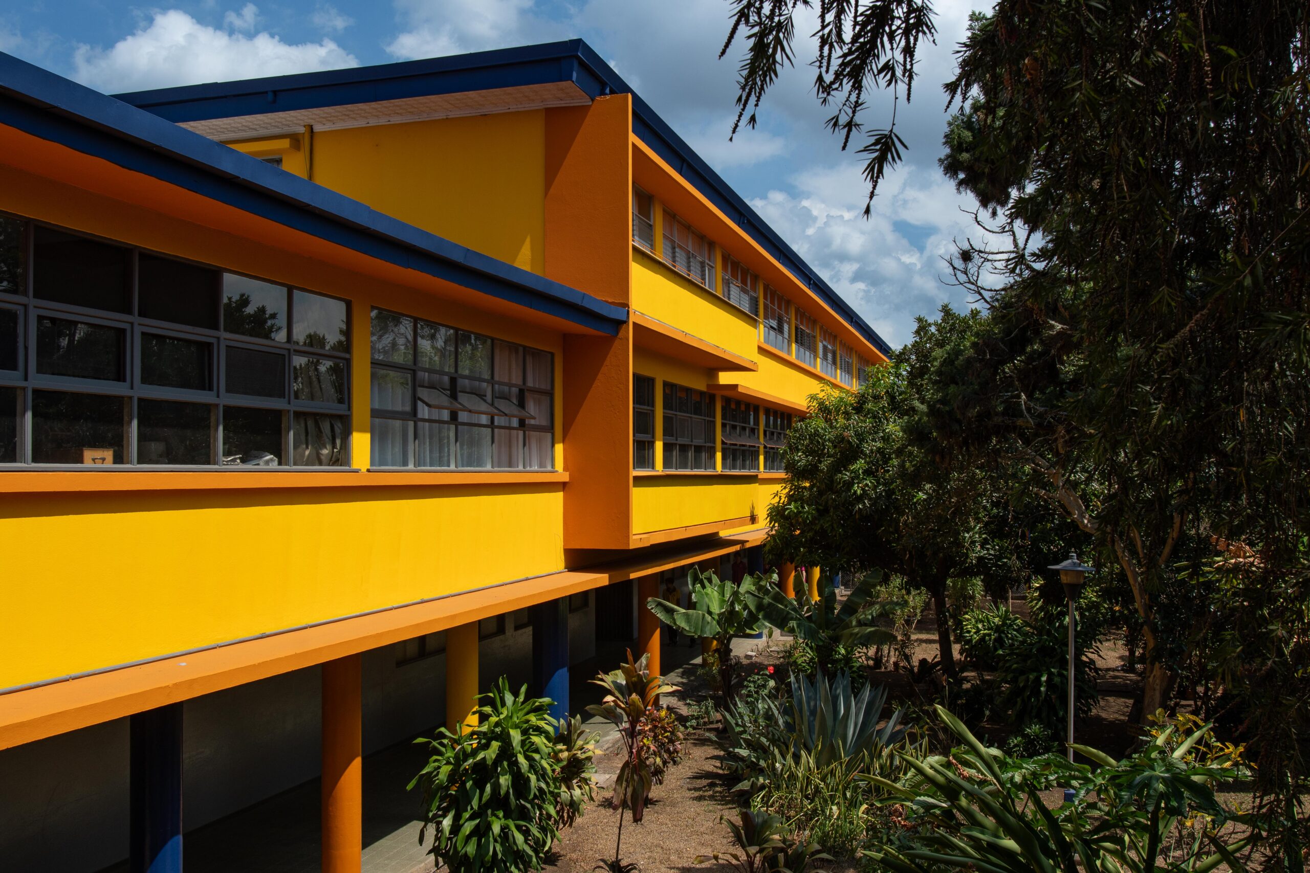 Institución-1